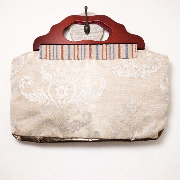 Vintage Lulu Tapestry Damask Floral Wood Handle Handbag Ivory Boho Carpet Bag - Picture 2 of 7